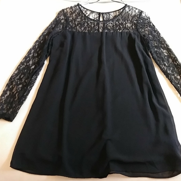 🆕Long sleeved Lace Dress - Picture 1 of 11